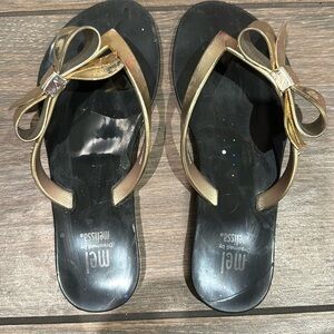 Mel by Melissa Black plastic flip flop with gold bows size 13